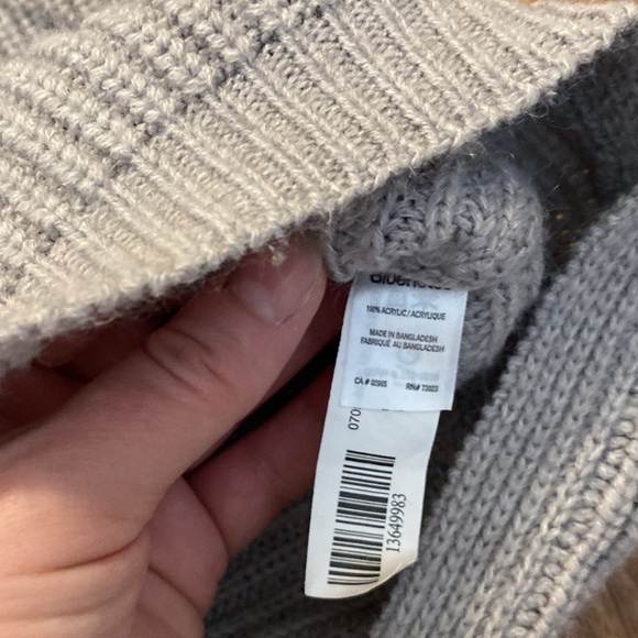 Bluenotes Women's Grey Long  Sleeved V Neck Sweater (Size Large) - Picture 7 of 8